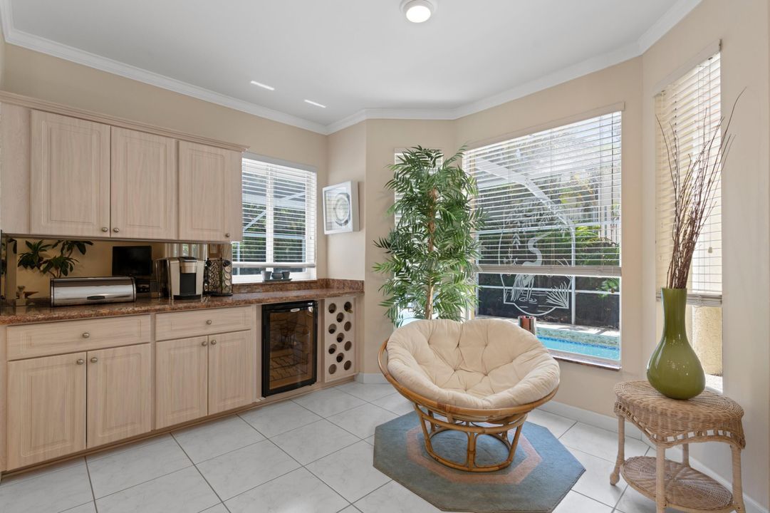 合同活跃: $1,350,000 (4 贝兹, 3 浴室, 3243 平方英尺)