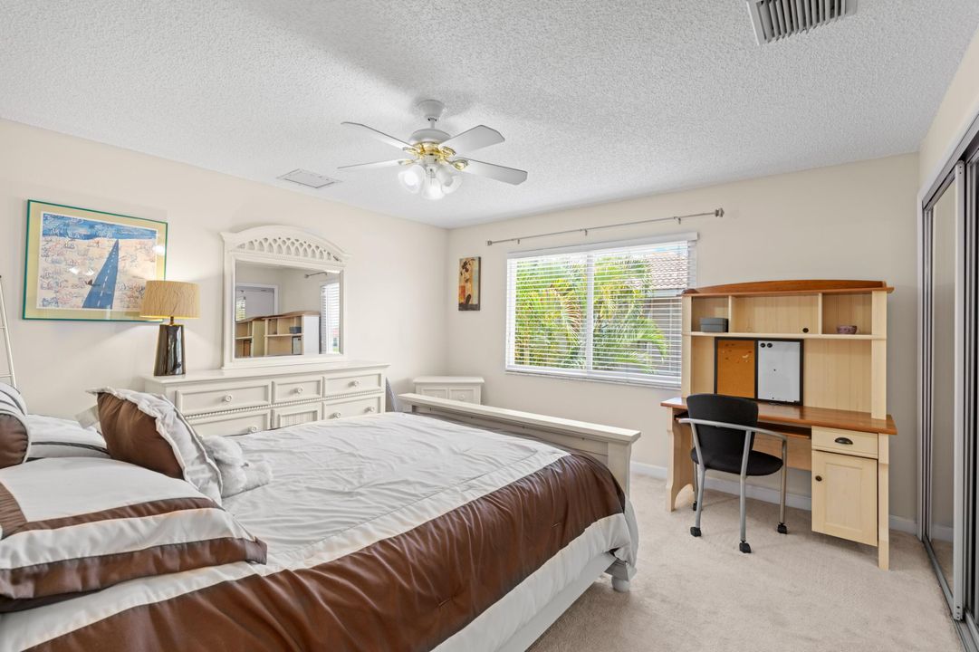 合同活跃: $1,350,000 (4 贝兹, 3 浴室, 3243 平方英尺)