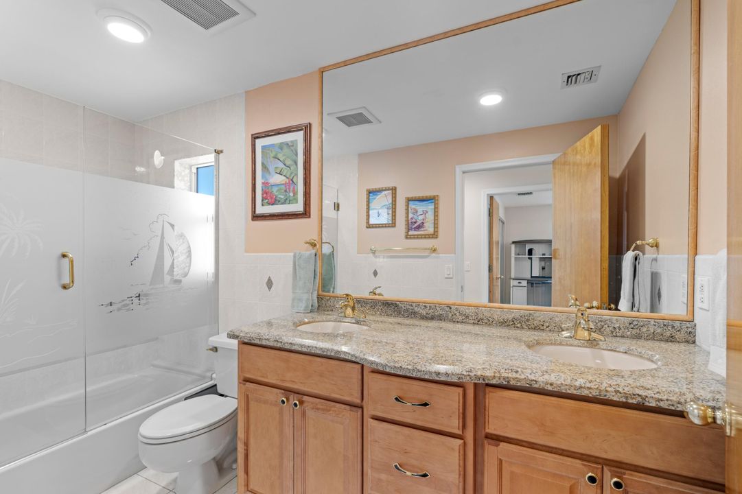 合同活跃: $1,350,000 (4 贝兹, 3 浴室, 3243 平方英尺)