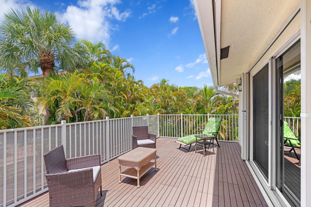 合同活跃: $1,350,000 (4 贝兹, 3 浴室, 3243 平方英尺)