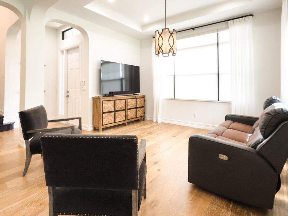 For Sale: $4,399,000 (6 beds, 5 baths, 5226 Square Feet)