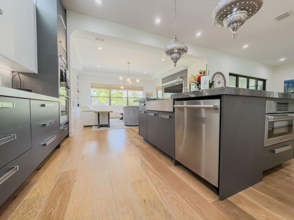 For Sale: $4,399,000 (6 beds, 5 baths, 5226 Square Feet)