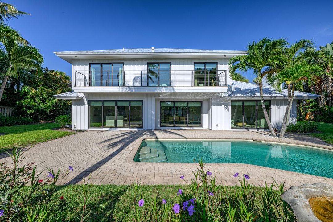 Под контрактом: $2,200,000 (4 спален, 3 ванн, 3172 Квадратных фут)