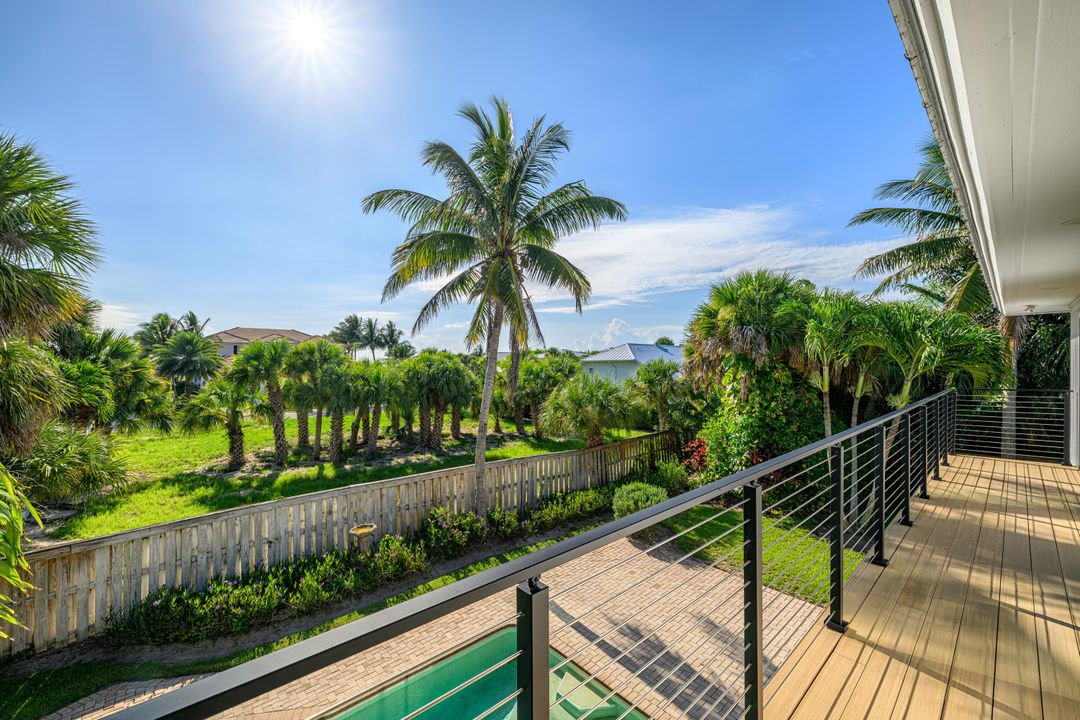 Под контрактом: $2,200,000 (4 спален, 3 ванн, 3172 Квадратных фут)