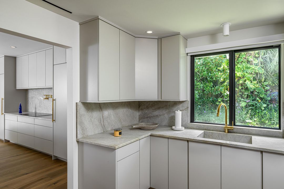 Под контрактом: $2,200,000 (4 спален, 3 ванн, 3172 Квадратных фут)