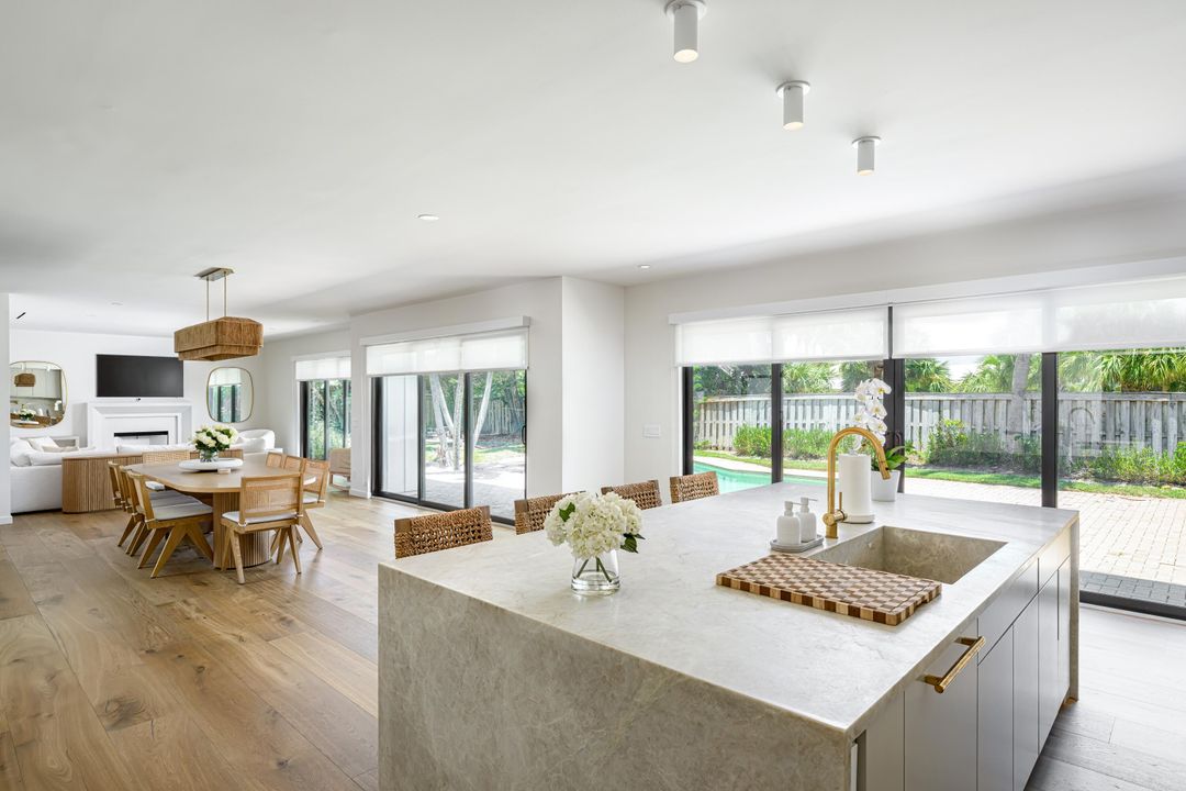 Под контрактом: $2,200,000 (4 спален, 3 ванн, 3172 Квадратных фут)