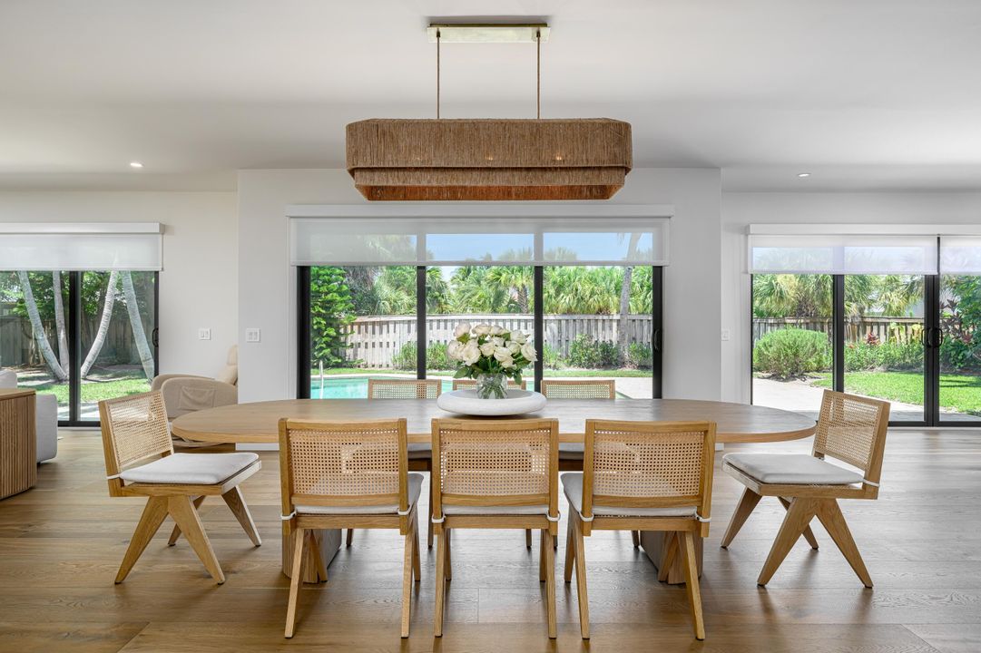 Под контрактом: $2,200,000 (4 спален, 3 ванн, 3172 Квадратных фут)