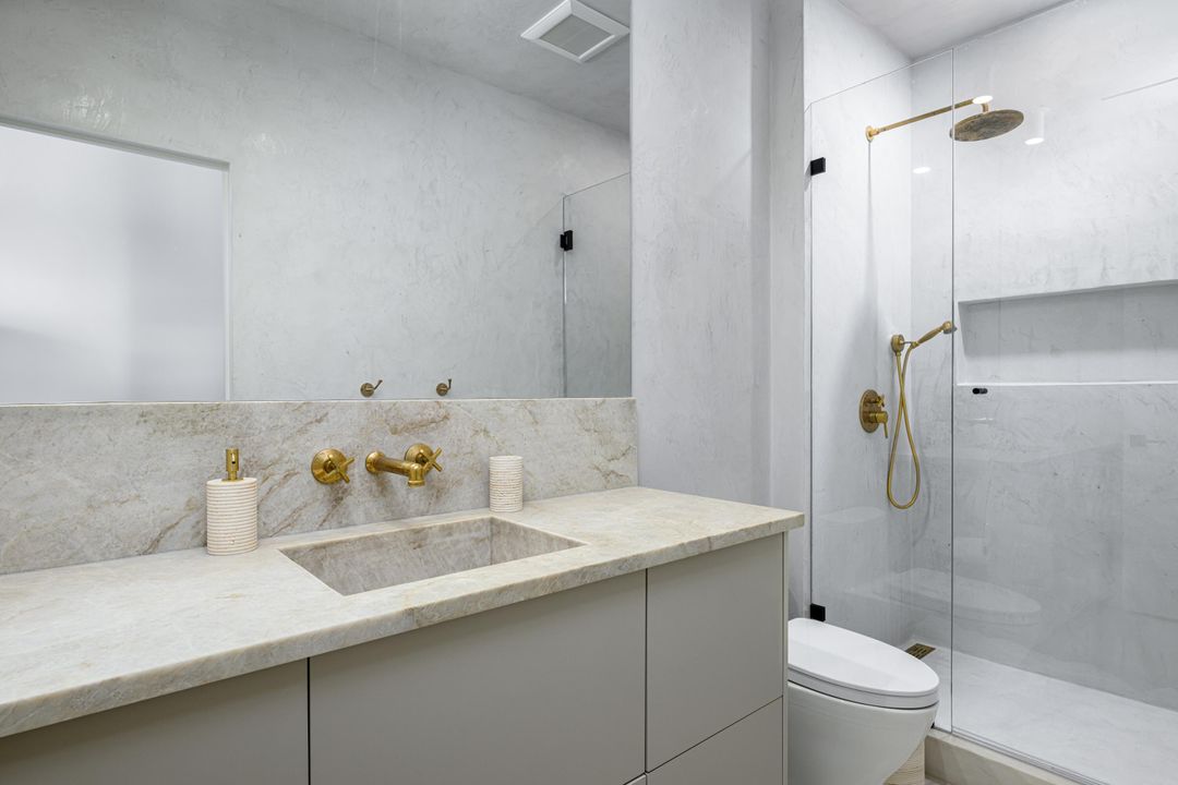 Под контрактом: $2,200,000 (4 спален, 3 ванн, 3172 Квадратных фут)