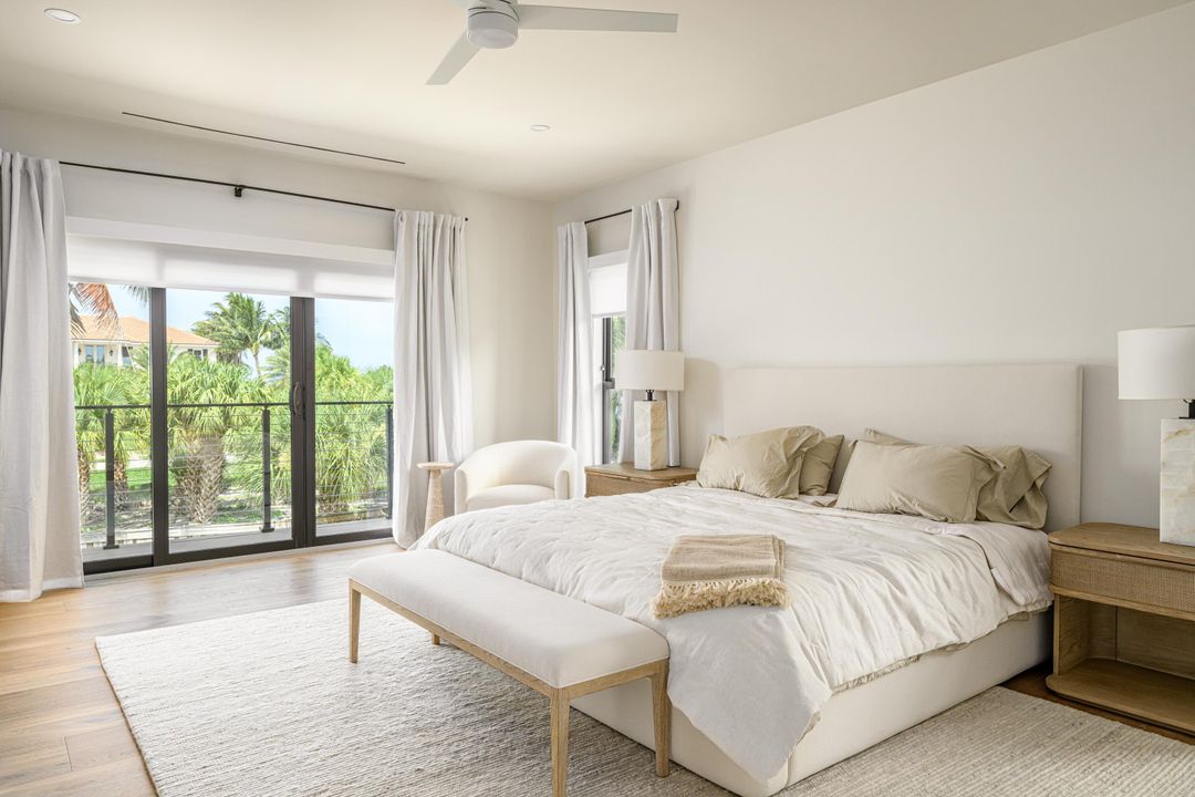 Под контрактом: $2,200,000 (4 спален, 3 ванн, 3172 Квадратных фут)