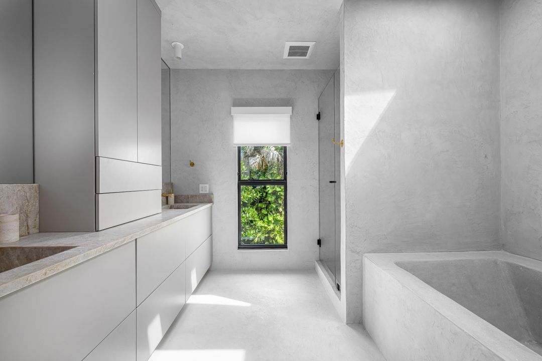 Под контрактом: $2,200,000 (4 спален, 3 ванн, 3172 Квадратных фут)