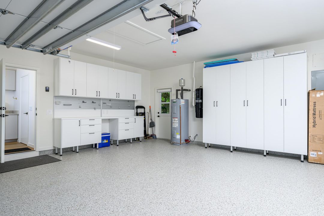 Под контрактом: $2,200,000 (4 спален, 3 ванн, 3172 Квадратных фут)