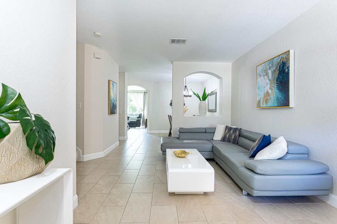 合同活跃: $3,600 (4 贝兹, 2 浴室, 1826 平方英尺)