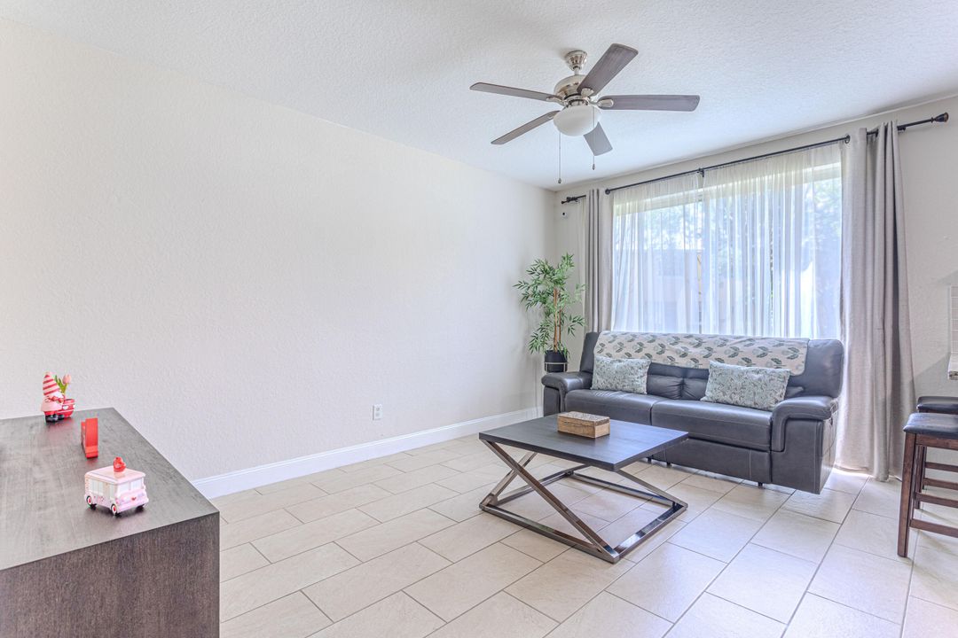 合同活跃: $3,600 (4 贝兹, 2 浴室, 1826 平方英尺)