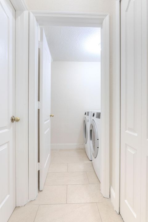 合同活跃: $3,600 (4 贝兹, 2 浴室, 1826 平方英尺)