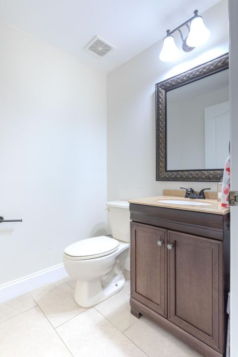 合同活跃: $3,600 (4 贝兹, 2 浴室, 1826 平方英尺)