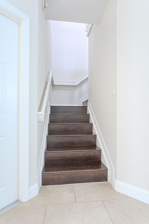 合同活跃: $3,600 (4 贝兹, 2 浴室, 1826 平方英尺)