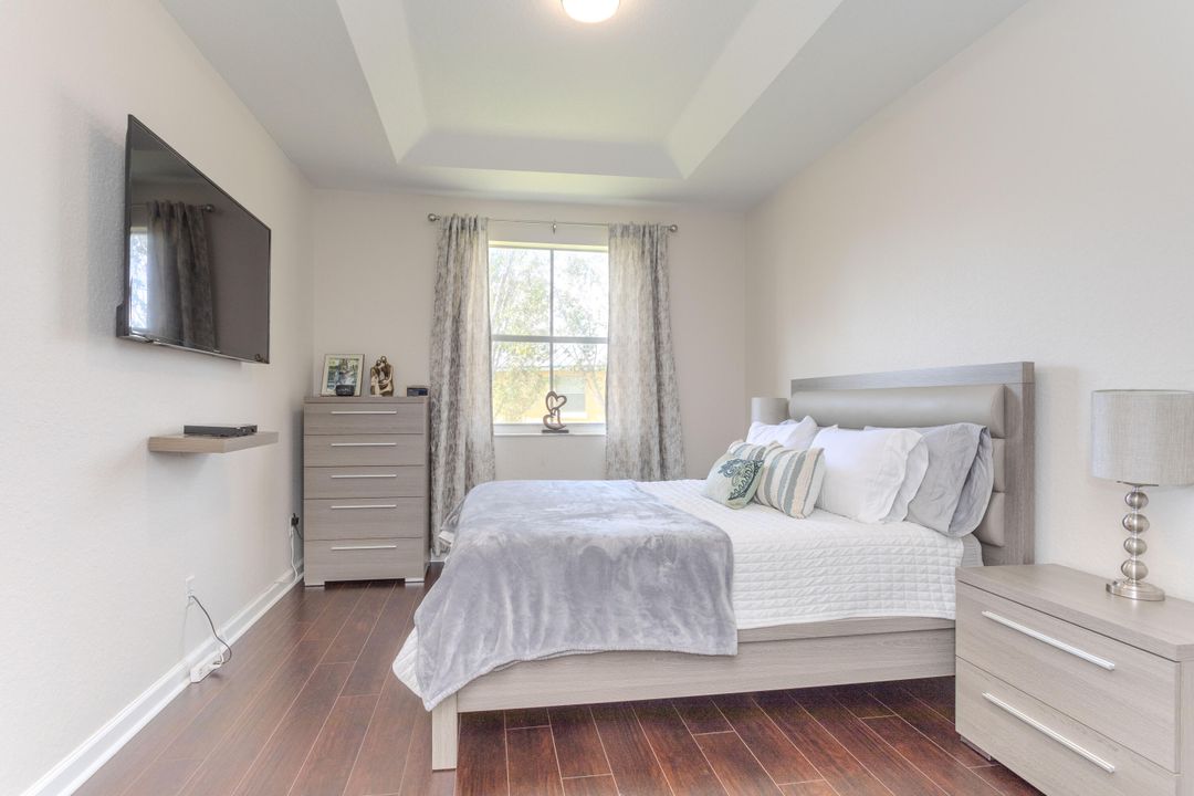 合同活跃: $3,600 (4 贝兹, 2 浴室, 1826 平方英尺)