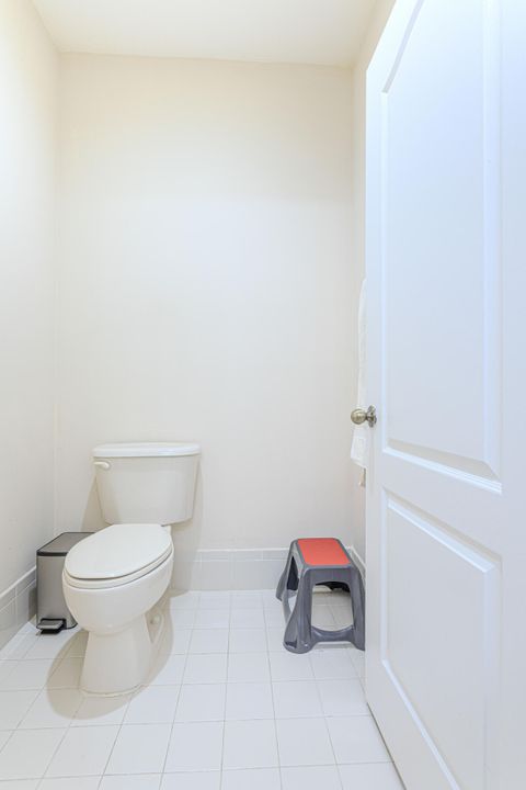 合同活跃: $3,600 (4 贝兹, 2 浴室, 1826 平方英尺)