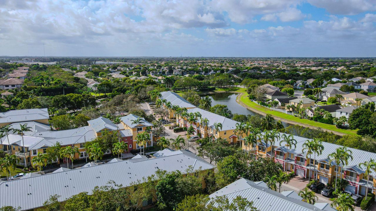 合同活跃: $3,600 (4 贝兹, 2 浴室, 1826 平方英尺)