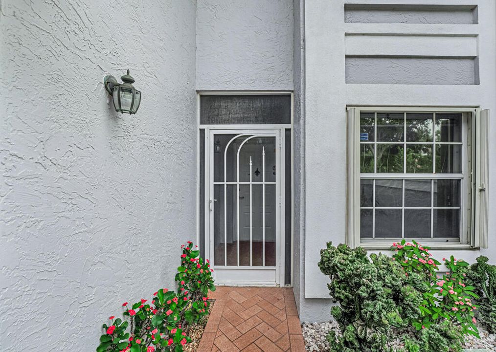 合同活跃: $199,000 (3 贝兹, 2 浴室, 1616 平方英尺)