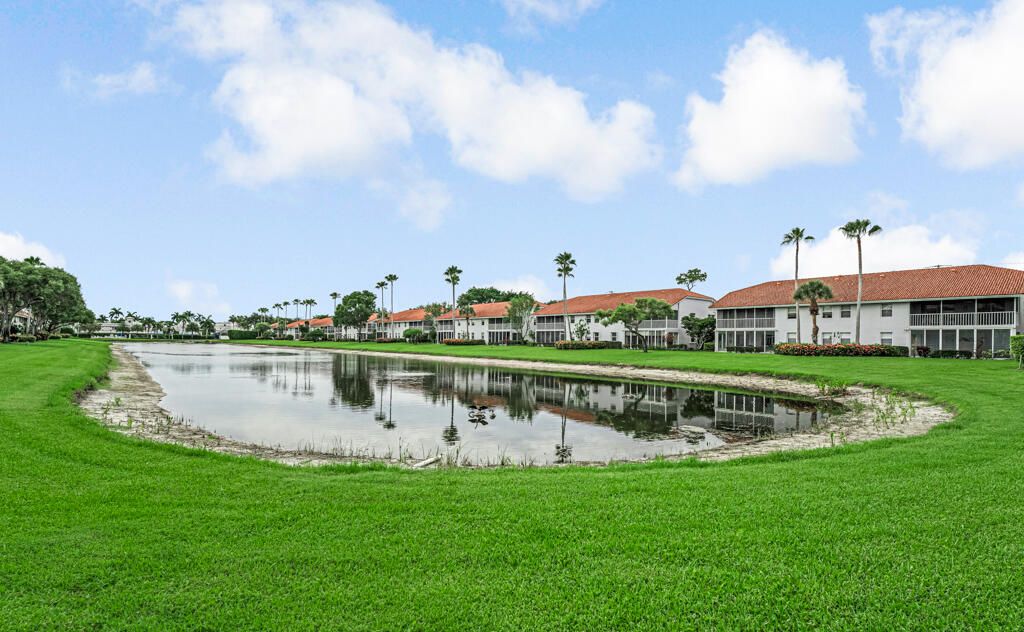 合同活跃: $199,000 (3 贝兹, 2 浴室, 1616 平方英尺)