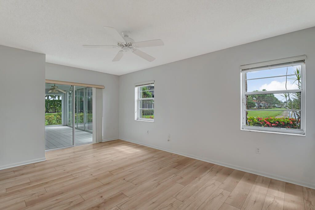 合同活跃: $199,000 (3 贝兹, 2 浴室, 1616 平方英尺)