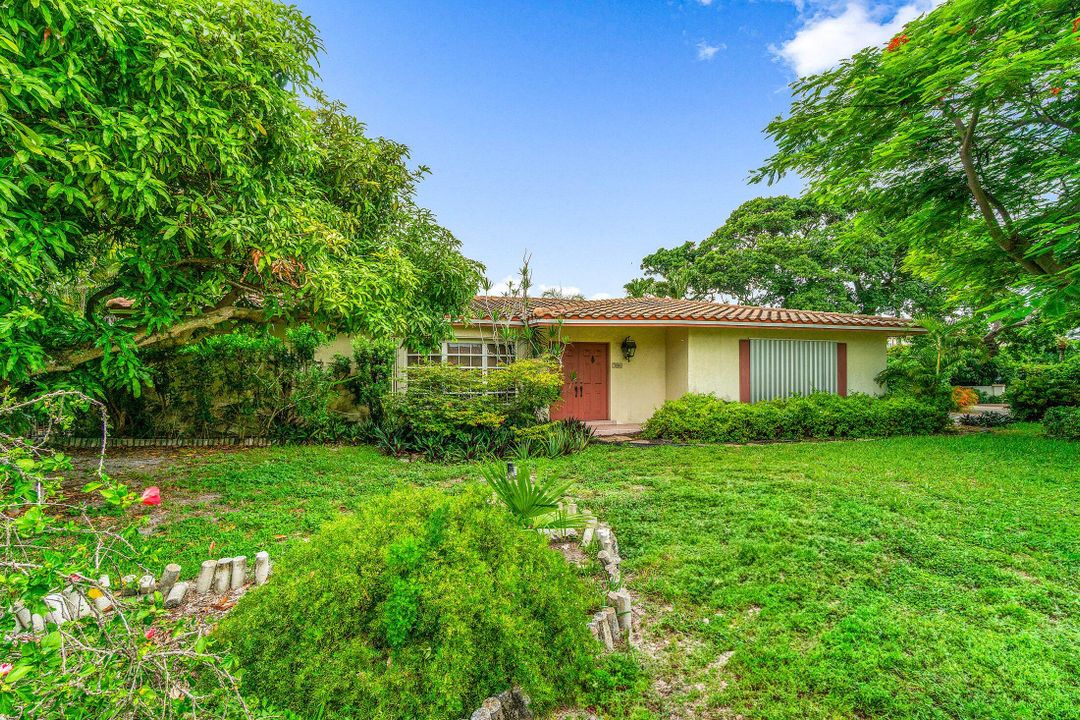 Recently Sold: $2,000,000 (3 beds, 3 baths, 2448 Square Feet)