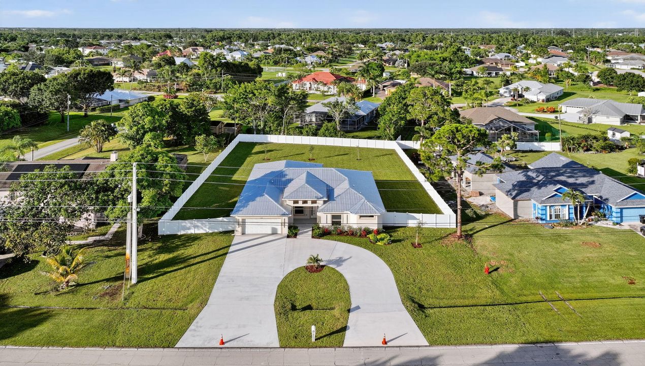 For Sale: $699,999 (5 beds, 3 baths, 2851 Square Feet)