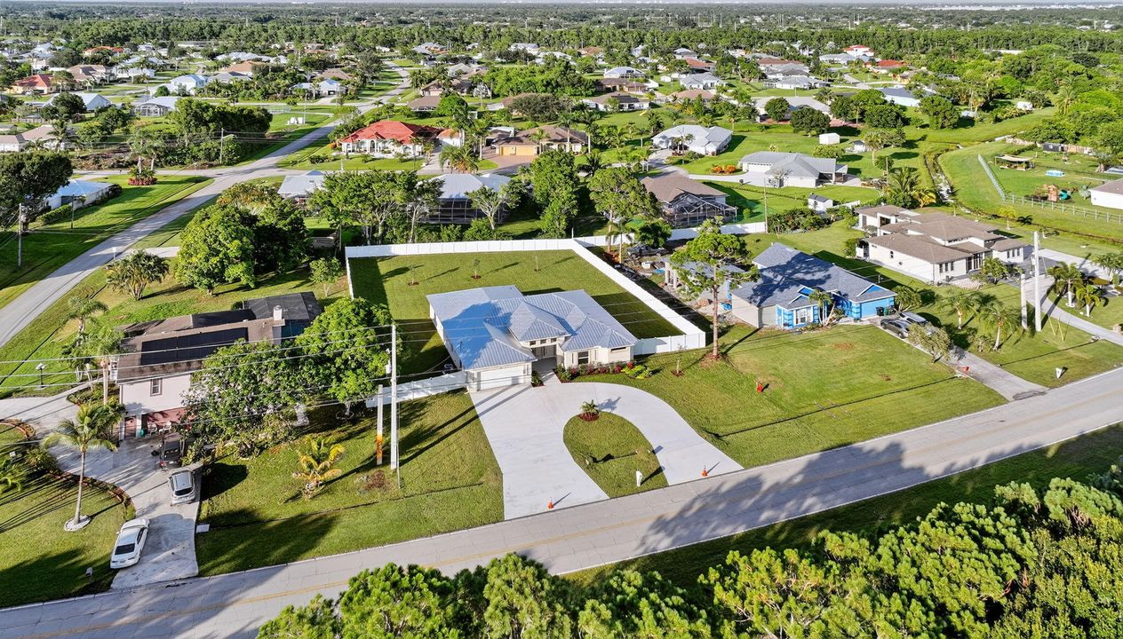 For Sale: $699,999 (5 beds, 3 baths, 2851 Square Feet)