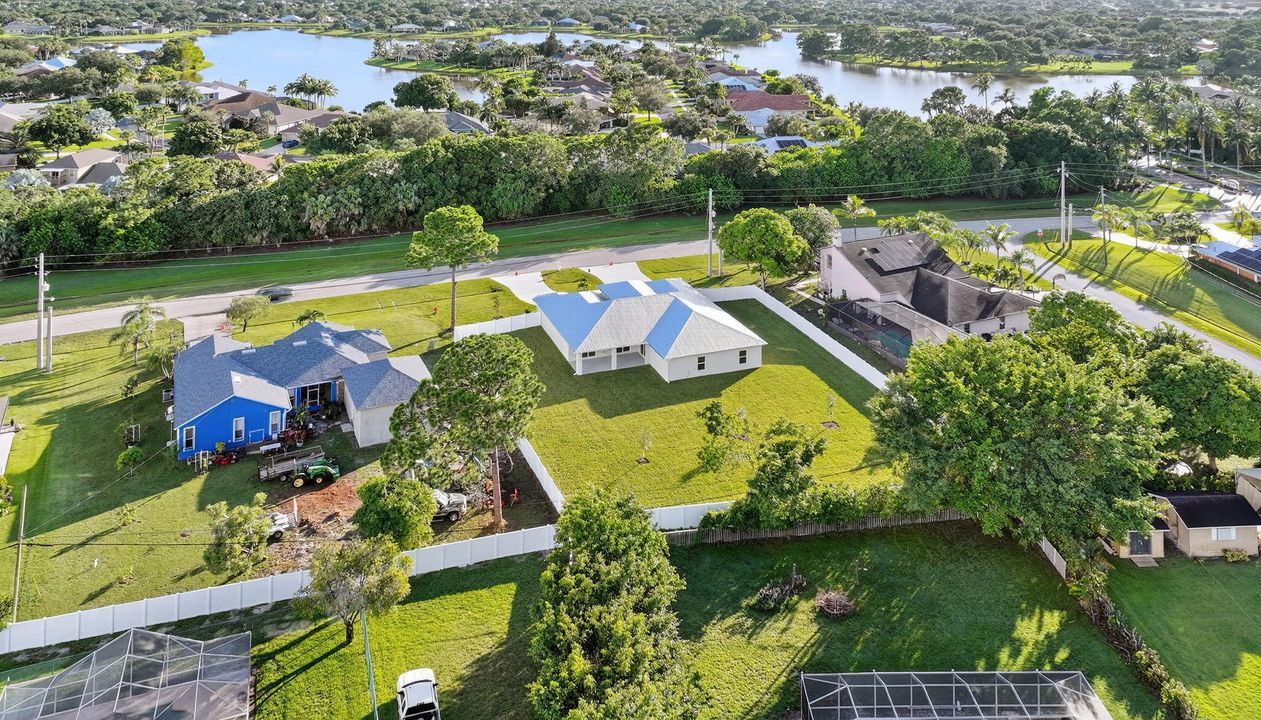 For Sale: $699,999 (5 beds, 3 baths, 2851 Square Feet)