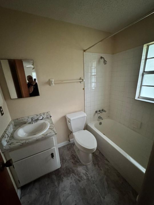 En Renta: $1,700 (3 camas, 2 baños, 1127 Pies cuadrados)