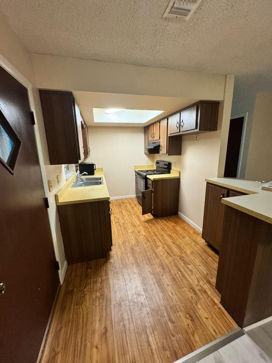 En Renta: $1,700 (3 camas, 2 baños, 1127 Pies cuadrados)