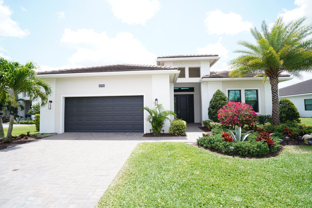 Recently Rented: $6,000 (3 beds, 3 baths, 3000 Square Feet)