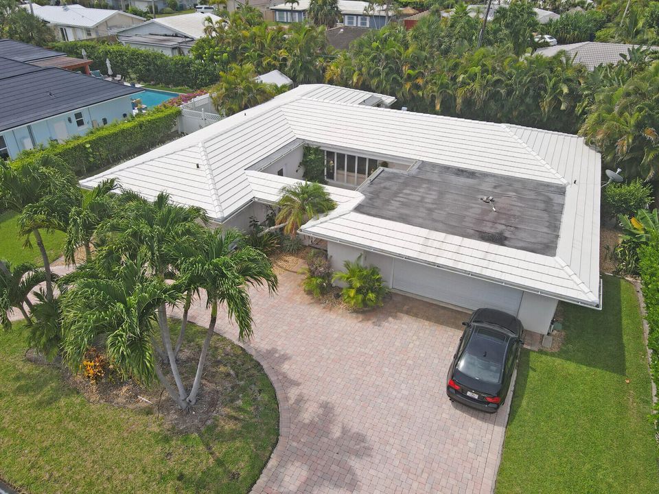 合同活跃: $1,299,000 (4 贝兹, 3 浴室, 2252 平方英尺)