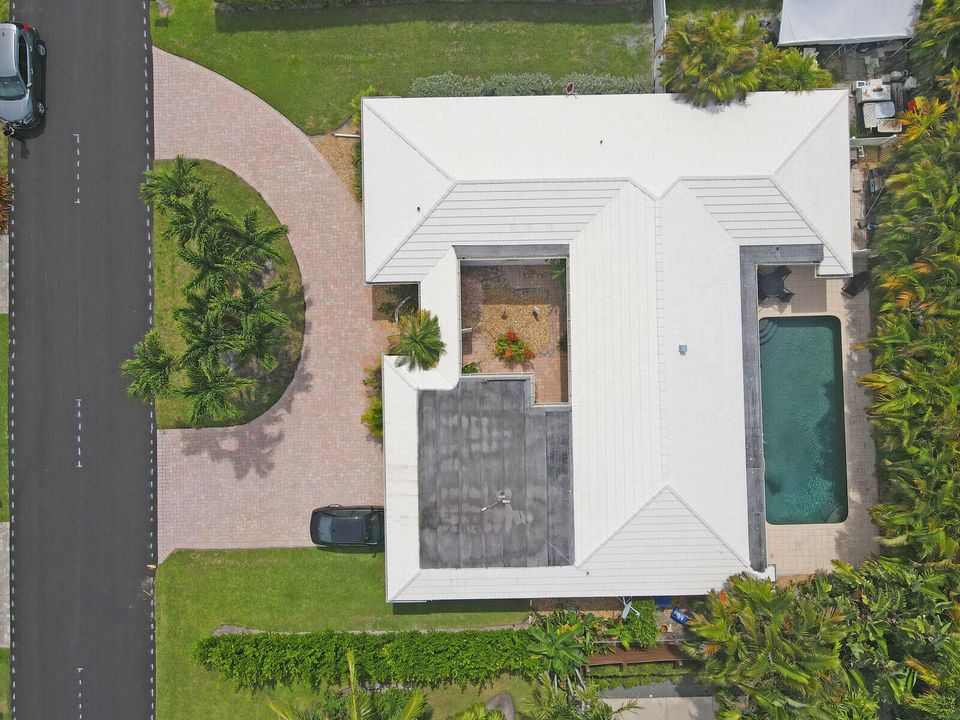 合同活跃: $1,299,000 (4 贝兹, 3 浴室, 2252 平方英尺)