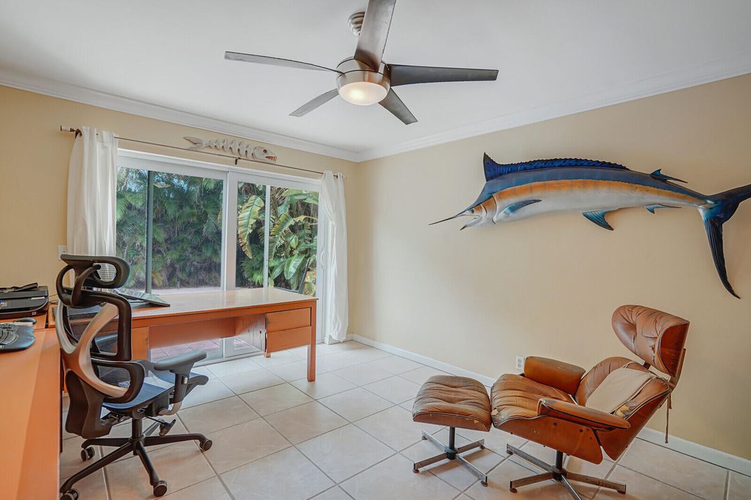 合同活跃: $1,299,000 (4 贝兹, 3 浴室, 2252 平方英尺)