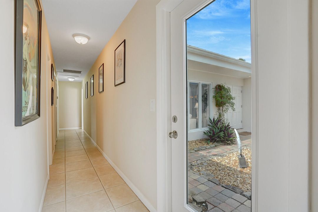 合同活跃: $1,299,000 (4 贝兹, 3 浴室, 2252 平方英尺)