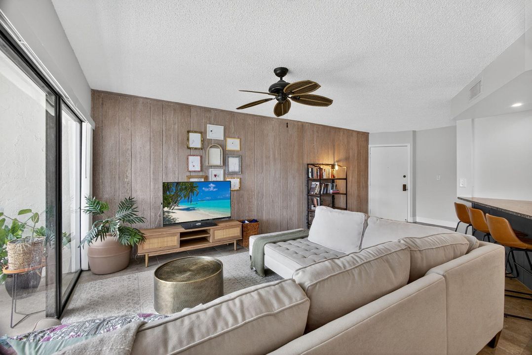 待售: $319,000 (1 贝兹, 1 浴室, 704 平方英尺)