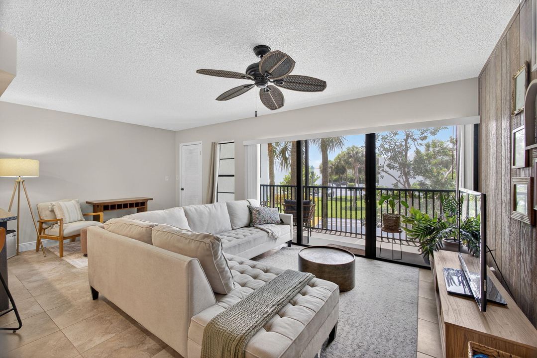 待售: $319,000 (1 贝兹, 1 浴室, 704 平方英尺)