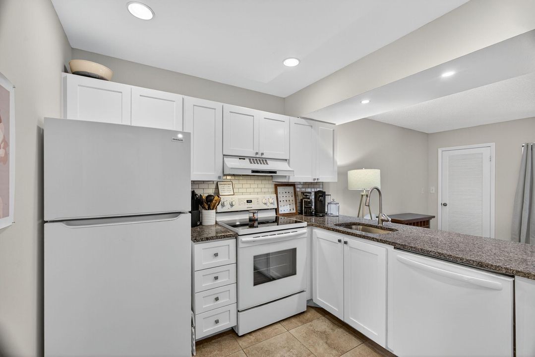 待售: $319,000 (1 贝兹, 1 浴室, 704 平方英尺)