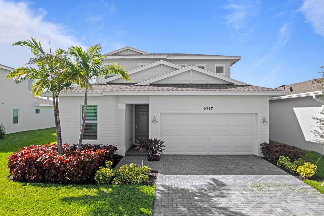 出租: $5,000 (4 贝兹, 3 浴室, 2500 平方英尺)