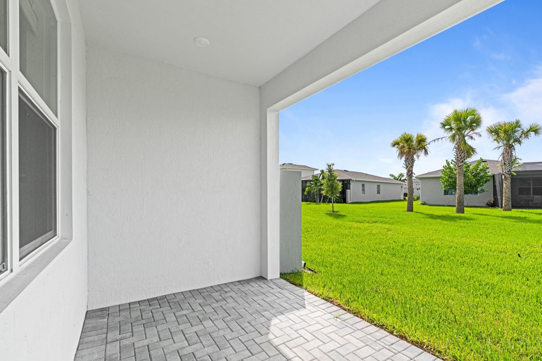 出租: $5,000 (4 贝兹, 3 浴室, 2500 平方英尺)