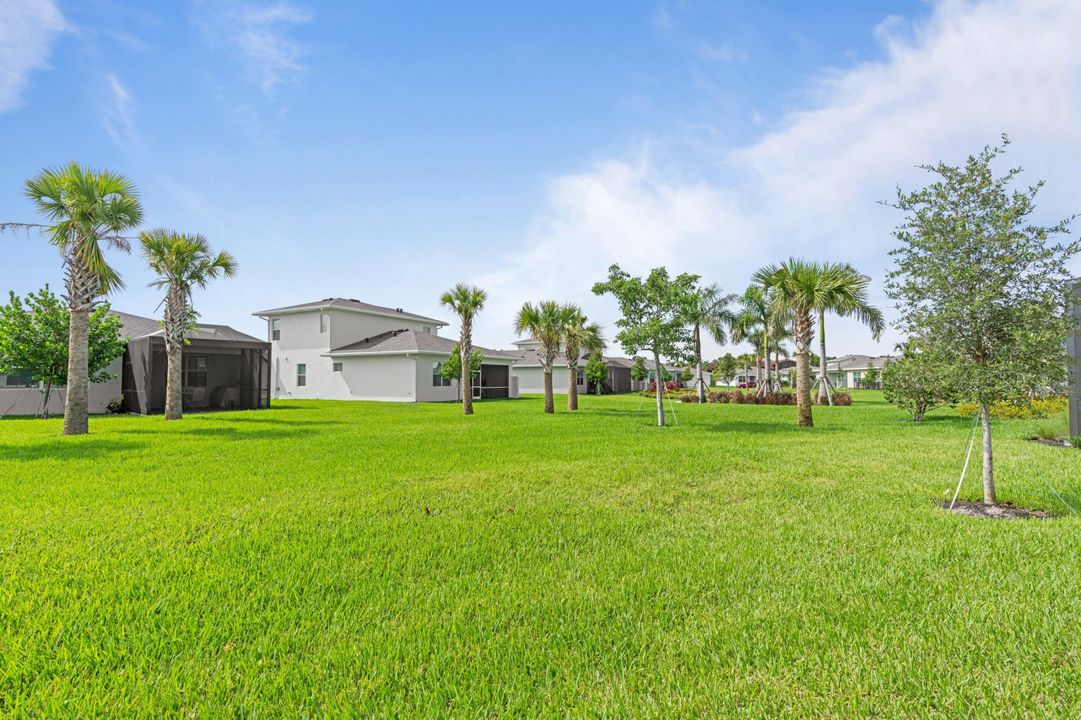 出租: $5,000 (4 贝兹, 3 浴室, 2500 平方英尺)