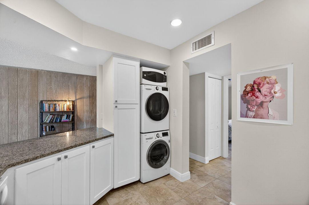 待售: $319,000 (1 贝兹, 1 浴室, 704 平方英尺)