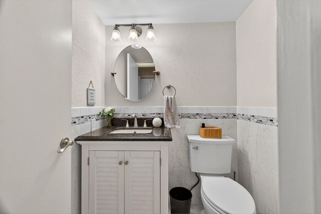 待售: $319,000 (1 贝兹, 1 浴室, 704 平方英尺)