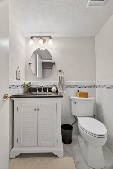 待售: $319,000 (1 贝兹, 1 浴室, 704 平方英尺)