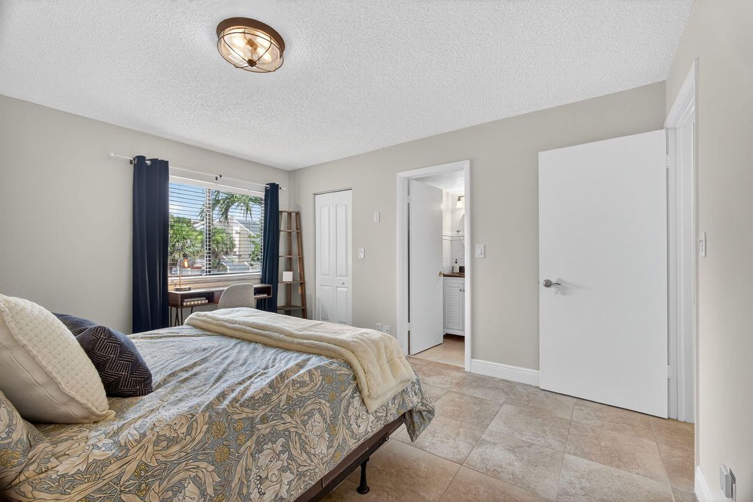 待售: $319,000 (1 贝兹, 1 浴室, 704 平方英尺)