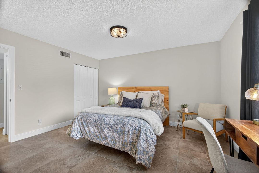 待售: $319,000 (1 贝兹, 1 浴室, 704 平方英尺)