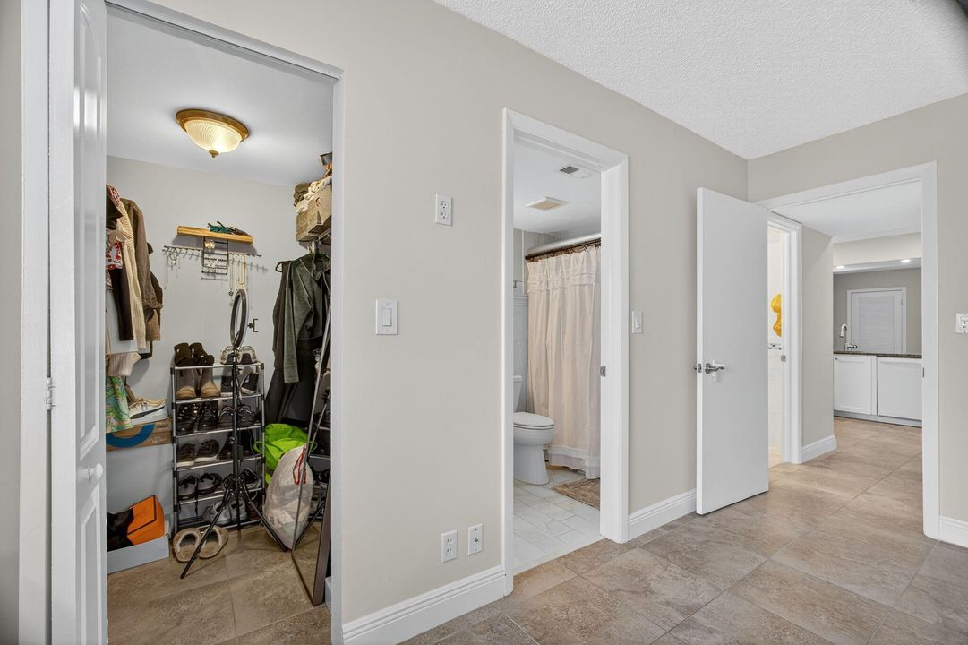 待售: $319,000 (1 贝兹, 1 浴室, 704 平方英尺)