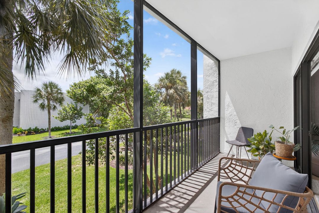 待售: $319,000 (1 贝兹, 1 浴室, 704 平方英尺)